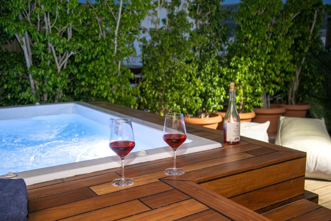 Beautiful Penthouse In Athens With Outside Jacuzzi Apartment Bagian luar foto